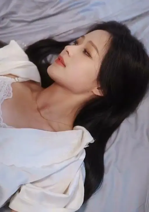 《离婚后夫人她惊艳全球》：霸气女王涅槃重生，飒翻全场！前夫跪求复合？